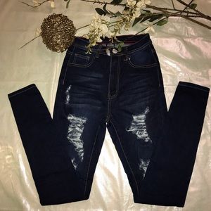Women’s torn skinny jeans